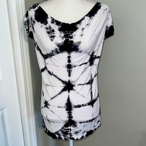 Tryst Woman’s Tie Dyed Short Sleeve Top